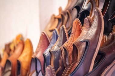 Pencap, Rajasthan, Jaipur, Jodhpur, Hindistan 'da popüler olan Jooti juti jutti adlı deve derisinden sandaletleri gösteren Makro çekimleri.