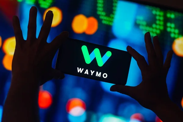 Ekim 2022 Brezilya Resimde Waymo Logosu Akıllı Telefon Ekranında Görüntülenir — Stok fotoğraf