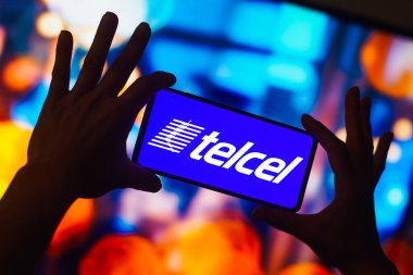 10 Kasım 2022, Brezilya. Bu resimde, Telcel logosu akıllı telefon ekranında görüntülenir