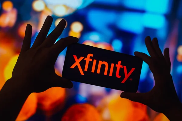 2022年11月10日 在这张照片中 Xfinity标志显示在智能手机屏幕上 — 图库照片