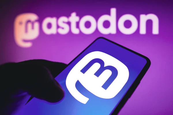 12 Kasım 2022, Brezilya. Bu resimde, sosyal medya platformu, Mastodon logosu akıllı telefondan gösteriliyor