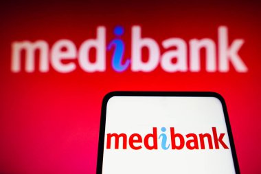 14 Kasım 2022, Brezilya. Bu resimde Medibank Özel Limited logosu bir akıllı telefon ve arka planda görüntülenmiştir.