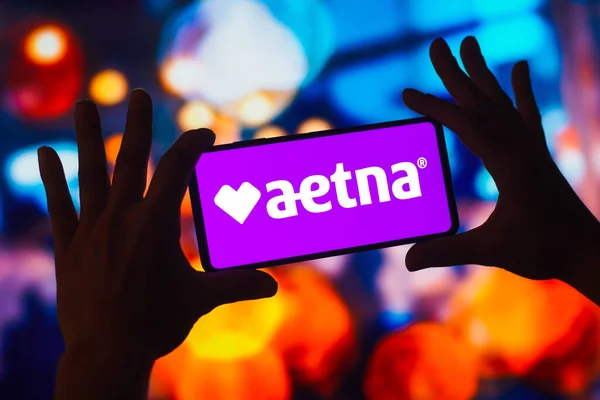 2022年11月16日 在这张照片中 Aetna标志显示在智能手机屏幕上 — 图库照片