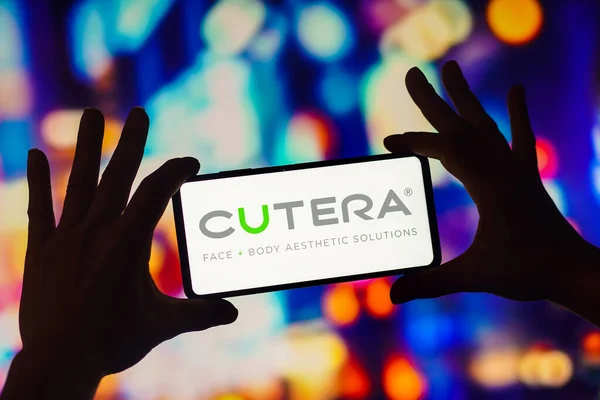 2022 브라질 Cutera Inc 로고는 스마트폰 화면에 표시되어 있습니다 — 스톡 사진