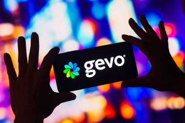 7 Aralık 2022, Brezilya. Bu resimde Gevo, Inc. logosu akıllı telefon ekranında görüntülenir