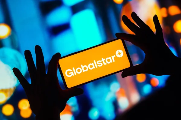 2022年12月26日 在这张照片中 Globalstar Inc 的标识显示在智能手机的移动屏幕上 — 图库照片