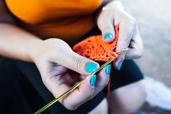Woman Crocheting Hand Craft Work Using Crochet Hook Knitting Rug — Stock Photo, Image