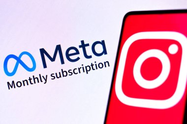 21 Şubat 2023, Brezilya. Bu fotoğraf illüstrasyonunda, Instagram logosu akıllı bir telefonda görüntülenir ve 