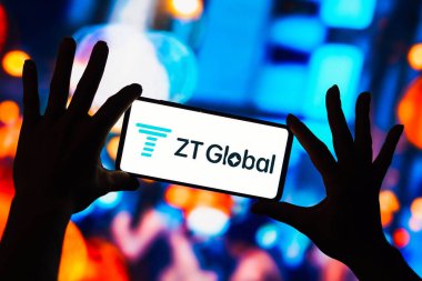 4 Mart 2023, Brezilya. Bu resimde, ZT Global logosu bir akıllı telefonda gösteriliyor