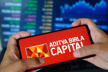 13 Mart 2023, Brezilya. Bu resimde, Aditya Birla Capital logosu akıllı telefondan gösteriliyor.