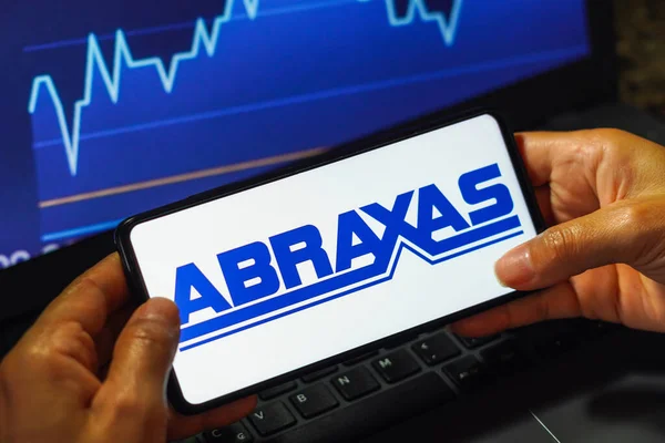 브라질 2023 Abraxas Petroleum Corporation 스마트폰에 표시된 — 스톡 사진