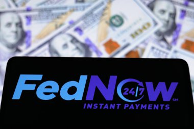 17 Mart 2023, Brezilya. Bu resimde FedNow Servisi (Anında Ödemeler) logosu bir akıllı telefonda gösteriliyor