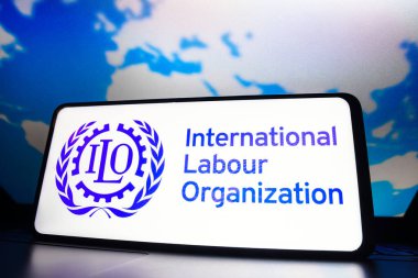 23 Mart 2023, Brezilya. Bu resimde, Uluslararası Çalışma Örgütü (ILO) logosu akıllı telefon ekranında gösteriliyor