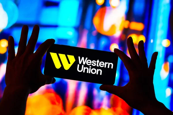 Nisan 2023 Brezilya Resimde Western Union Logosu Akıllı Telefon Ekranında — Stok fotoğraf