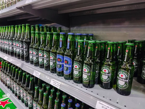 April 2023 Paraguay Flaskor Heineken Stormarknad Hylla Pedro Juan Caballero — Stockfoto