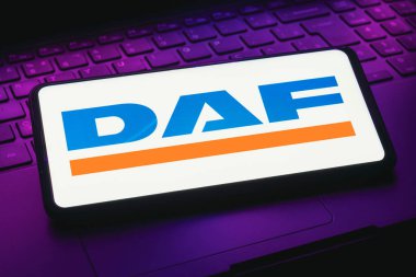 26 Nisan 2023, Brezilya. Bu resimde, DAF logosu akıllı telefon ekranında görüntülenir