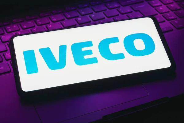 Kwietnia 2023 Brazylia Tym Zdjęciu Logo Iveco Jest Wyświetlane Ekranie — Zdjęcie stockowe