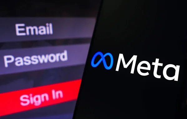 Mayıs 2023 Brezilya Fotoğraf Illüstrasyonunda Meta Platformları Logosu Bir Akıllı — Stok fotoğraf