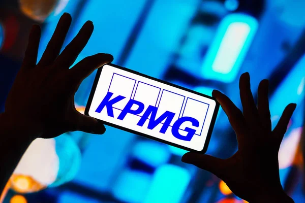Мая 2023 Года Бразилия Этой Иллюстрации Логотип Kpmg Отображается Экране — стоковое фото