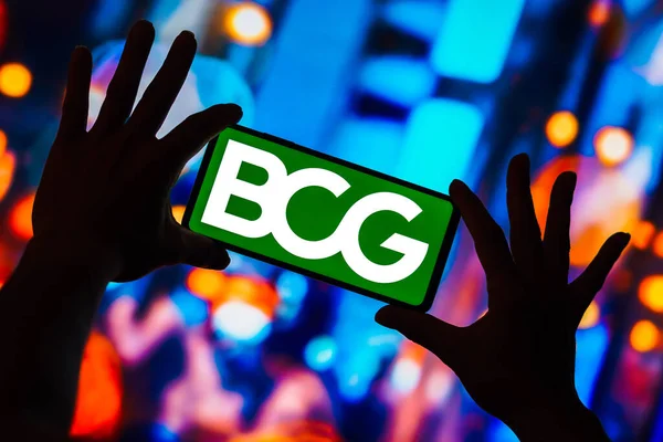 2023年5月4日 ブラジル この写真では ボストン コンサルティング グループ Bcg のロゴがスマートフォンの画面に表示されています — ストック写真