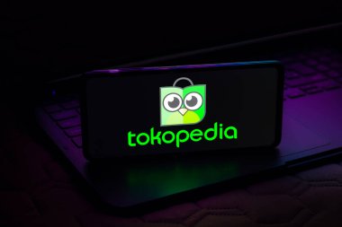 8 Mayıs 2023, Brezilya. Bu resimde, Tokopedia logosu akıllı telefon ekranında görüntülenir