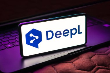 9 Mayıs 2023, Brezilya. Bu resimde, DeepL logosu akıllı telefon ekranında görüntülenir