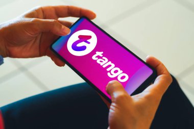12 Mayıs 2023, Brezilya. Bu resimde, Tango Live Stream logosu akıllı telefon ekranında gösteriliyor
