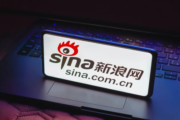 Mayıs 2023 Brezilya Resimde Sina Şirketi Logosu Akıllı Telefon Ekranında — Stok fotoğraf
