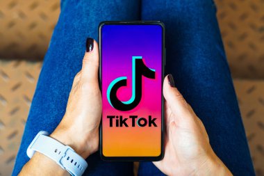 21 Mayıs 2023, Brezilya. Bu resimde, TikTok logosu akıllı telefon ekranında görüntülenir