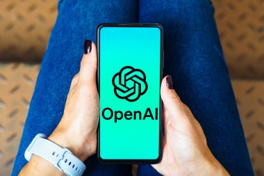 21 Mayıs 2023, Brezilya. Bu resimde, OpenAI logosu akıllı telefon ekranında görüntülenir