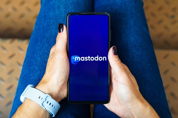 May 2023 Brazil Photo Illustration Mastodon Logo Displayed Smartphone Screen — Stock Photo, Image