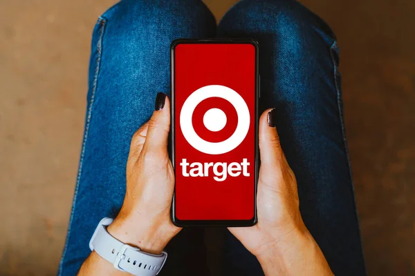Mayıs 2023 Brezilya Resimde Target Corporation Logosu Akıllı Telefon Ekranında — Stok fotoğraf