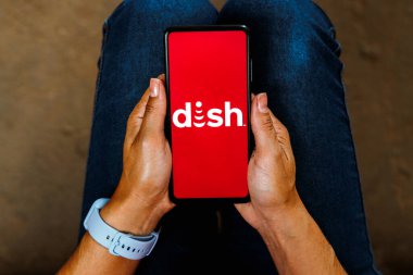 27 Mayıs 2023, Brezilya. Bu resimde, Çanak Ağı Şirketi logosu akıllı telefon ekranında görüntülenir