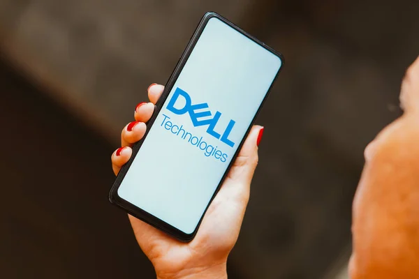 2023年5月30日 在这张照片中 戴尔科技公司 Dell Technologies Inc 的标识显示在智能手机屏幕上 — 图库照片