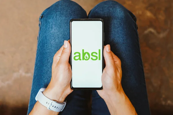 2023 브라질 삽화에서 바이오 해결책 Absl 로고가 스마트폰 화면에 표시되어 — 스톡 사진