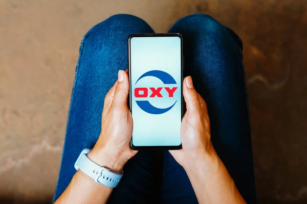 2023 브라질 Oxy 로고는 스마트폰 화면에 표시됩니다 — 스톡 사진