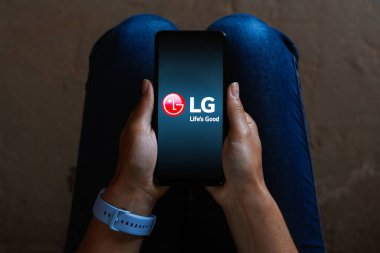 12 Haziran 2023, Brezilya. Bu resimde, LG Şirketi logosu akıllı telefon ekranında görüntülenir.