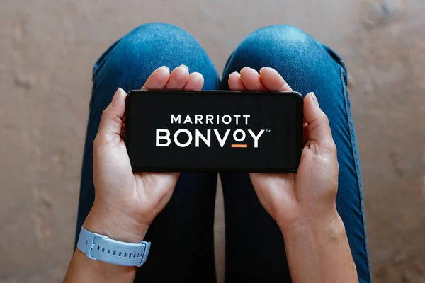 2023 브라질 Marritt Bonvoy 로고는 스마트폰 화면에 표시됩니다 — 스톡 사진