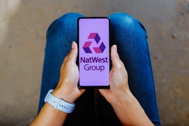 23 Haziran 2023, Brezilya. Bu fotoğraf illüstrasyonunda, NatWest Group logosu akıllı telefon mobil ekranında görüntülenir