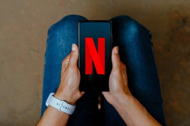 28 Haziran 2023, Brezilya. Bu resimde Netflix logosu akıllı bir cep telefonunda görüntülenmektedir.