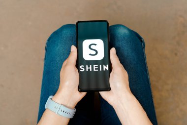 30 Haziran 2023, Brezilya. Bu resimde Shein logosu akıllı telefon ekranında gösteriliyor.