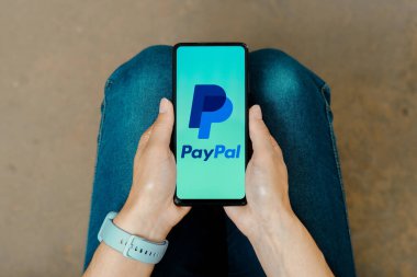 30 Haziran 2023, Brezilya. Bu resimde, PayPal logosu akıllı telefon ekranında görüntülenir