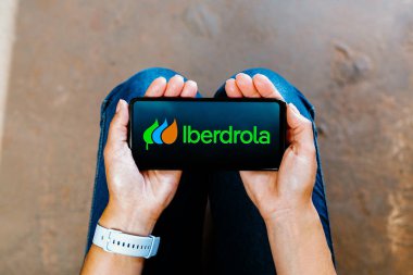 2 Temmuz 2023, Brezilya. Bu resimde, Iberdrola logosu akıllı telefon ekranında görüntülenir