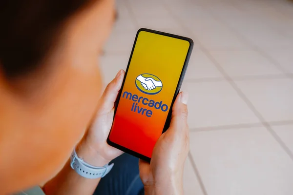 Temmuz 2023 Brezilya Resimde Mercado Livre Logosu Akıllı Telefon Ekranında — Stok fotoğraf