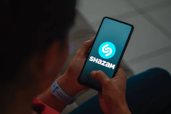Temmuz 2023 Brezilya Resimde Shazam Logosu Akıllı Telefon Ekranında Görüntülenir — Stok fotoğraf