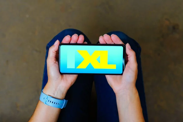 Липня 2023 Року Бразилія Цій Фотоілюстрації Логотип Ixl Learning Відображається — стокове фото