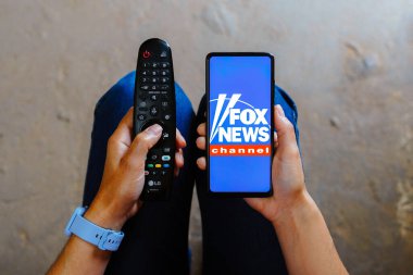 17 Temmuz 2023, Brezilya. Bu resimde, Fox Haber Kanalı logosu akıllı telefondan gösteriliyor.