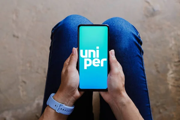Ağustos 2023 Brezilya Resimde Uniper Logosu Akıllı Bir Telefondan Gösteriliyor — Stok fotoğraf