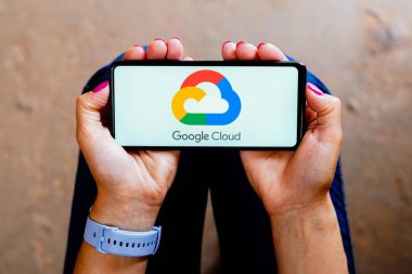 29 Ağustos 2023, Brezilya. Bu fotoğraf illüstrasyonunda, Google Cloud logosu bir akıllı telefonda görüntülendi