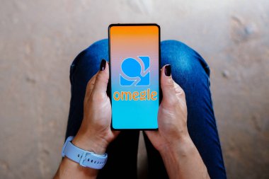 4 Eylül 2023, Brezilya. Bu resimde, Omegle logosu akıllı telefon ekranında görüntülenir